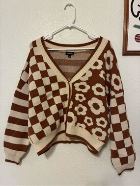 Patterned Brown and Cream V-Neck Sweater Cardigan -